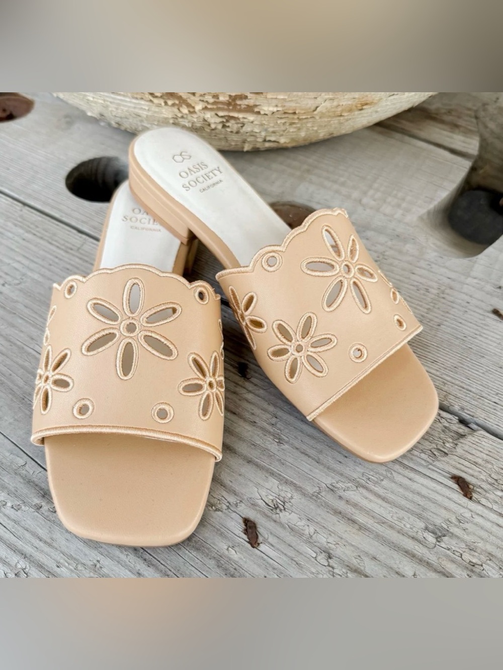 New Oasis Society Manila Apricot Flower Cutout Sandals. 8.5